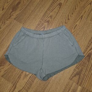 Aerie Green Casual Olive Green Shorts Size Medium